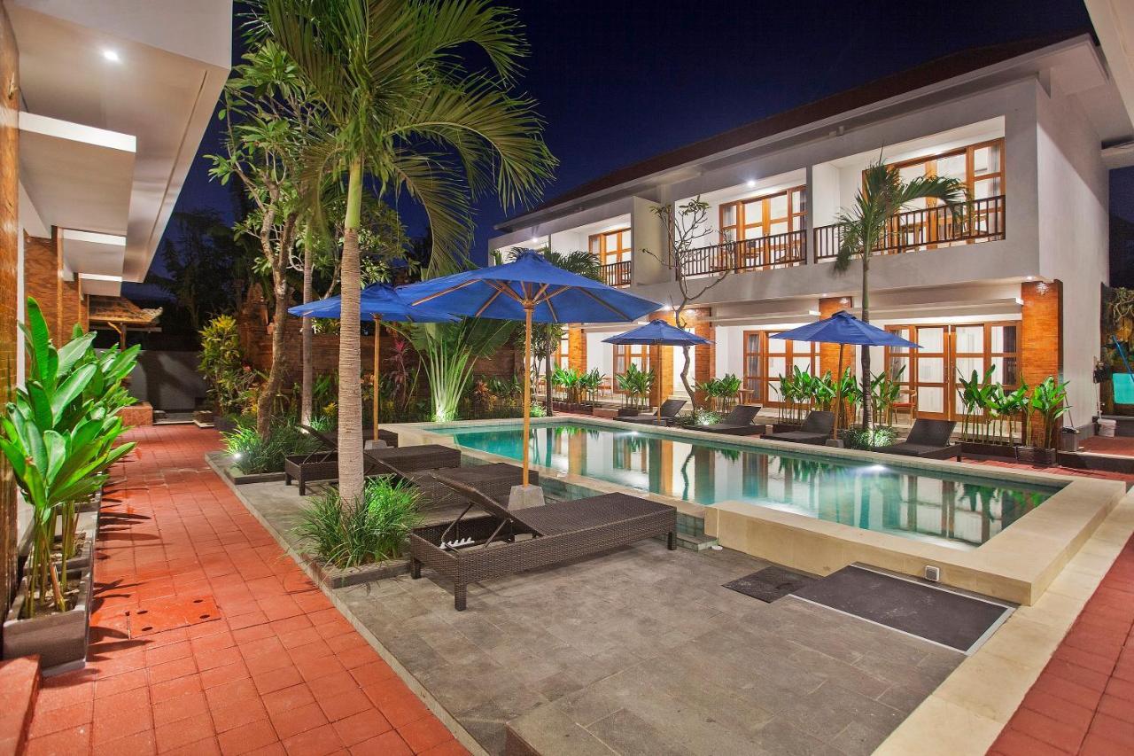 ซาฮาเดวา สวีท เรสซิเดนซ์ Hotel เกอโรโบกัน ภายนอก รูปภาพ