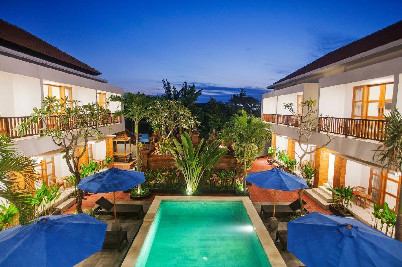 ซาฮาเดวา สวีท เรสซิเดนซ์ Hotel เกอโรโบกัน ภายนอก รูปภาพ
