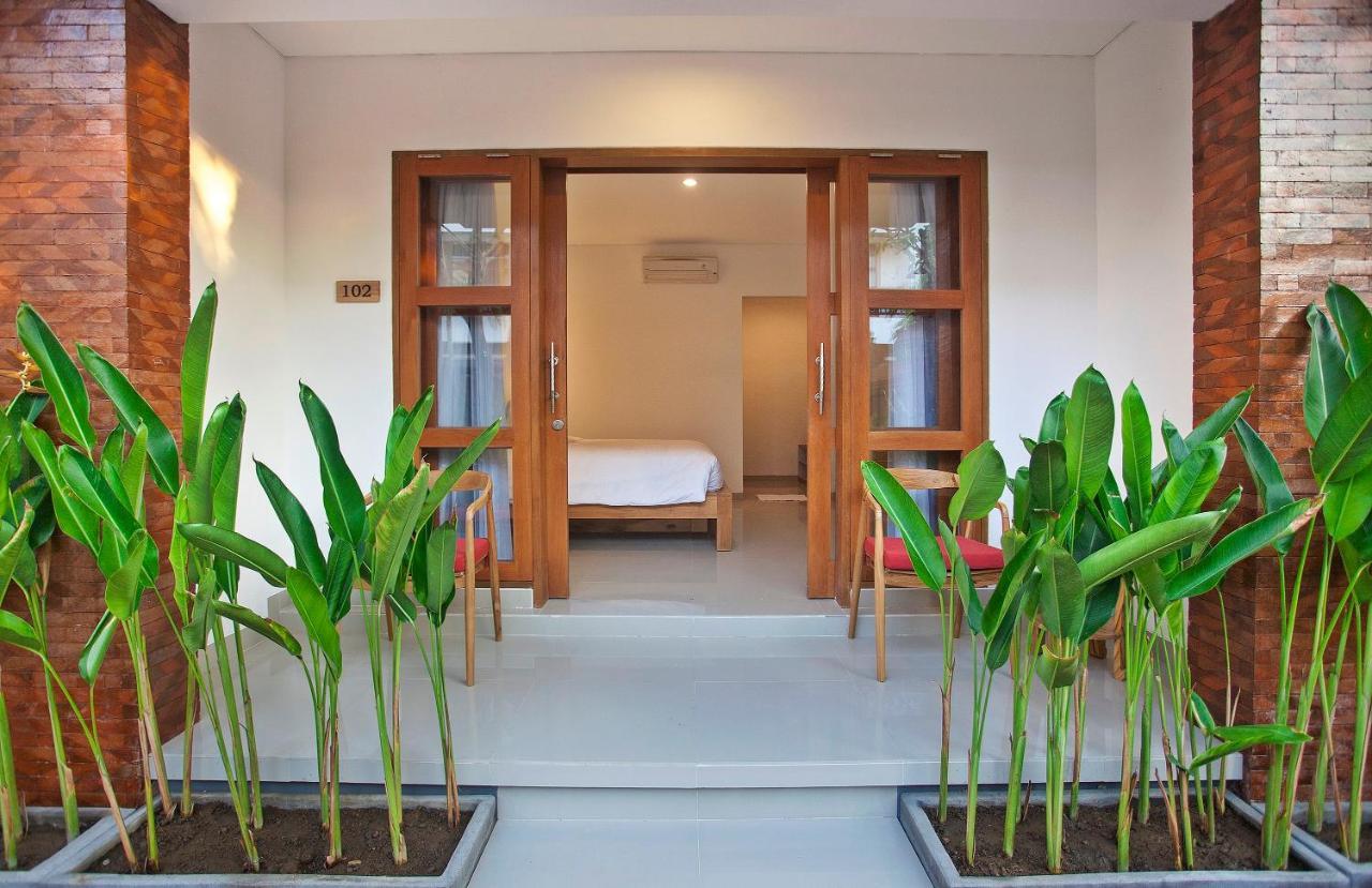 ซาฮาเดวา สวีท เรสซิเดนซ์ Hotel เกอโรโบกัน ภายนอก รูปภาพ
