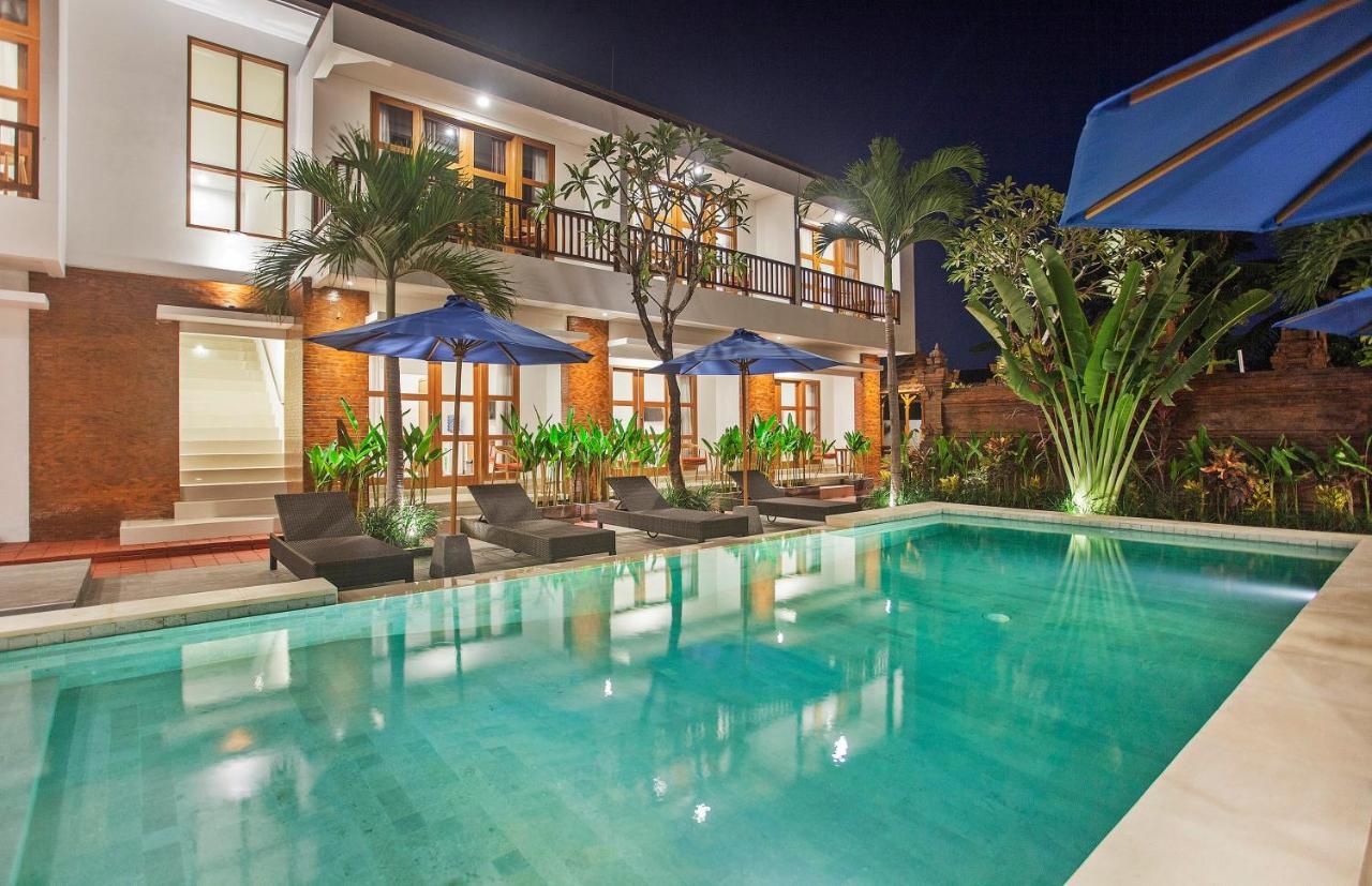 ซาฮาเดวา สวีท เรสซิเดนซ์ Hotel เกอโรโบกัน ภายนอก รูปภาพ