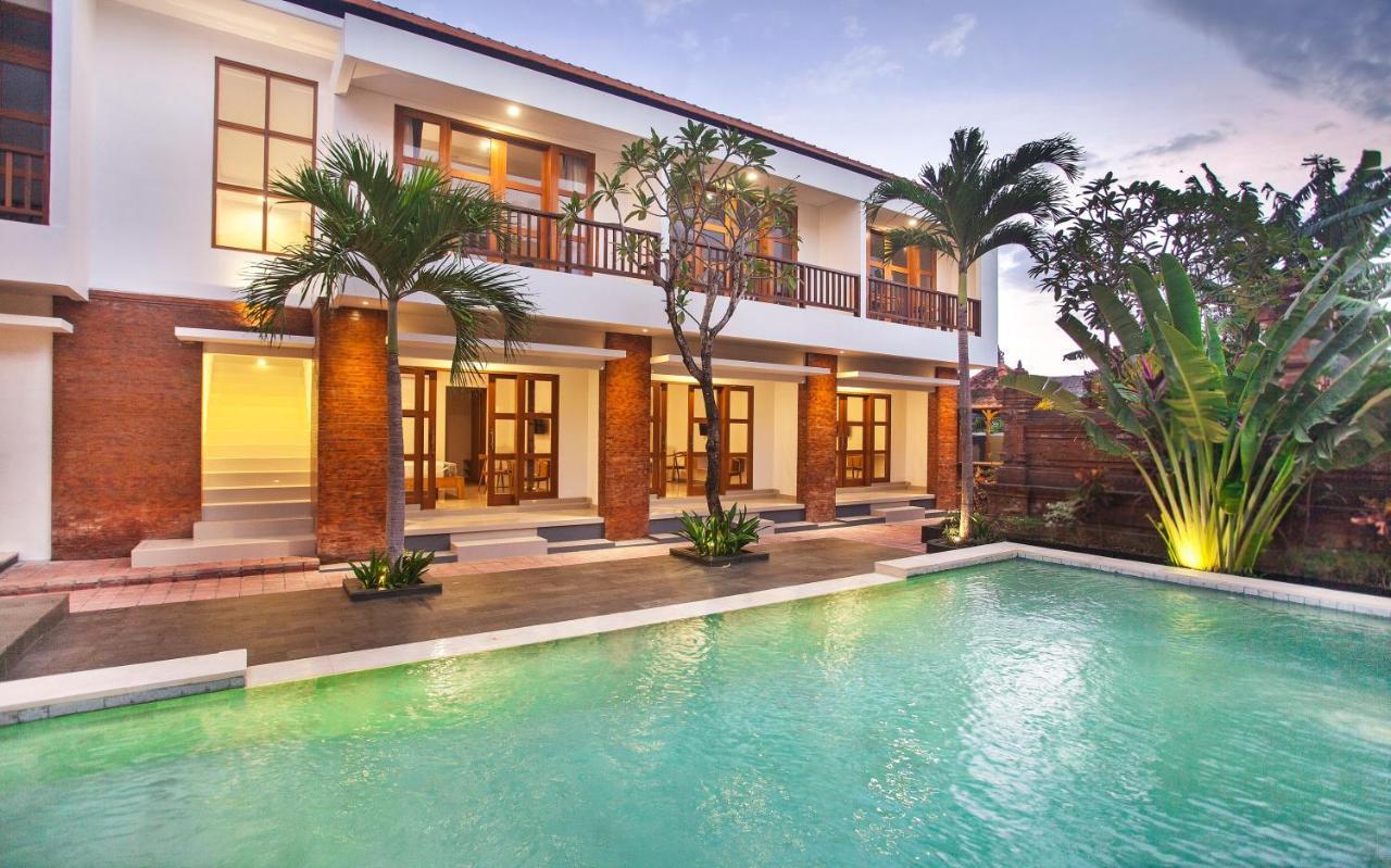 ซาฮาเดวา สวีท เรสซิเดนซ์ Hotel เกอโรโบกัน ภายนอก รูปภาพ