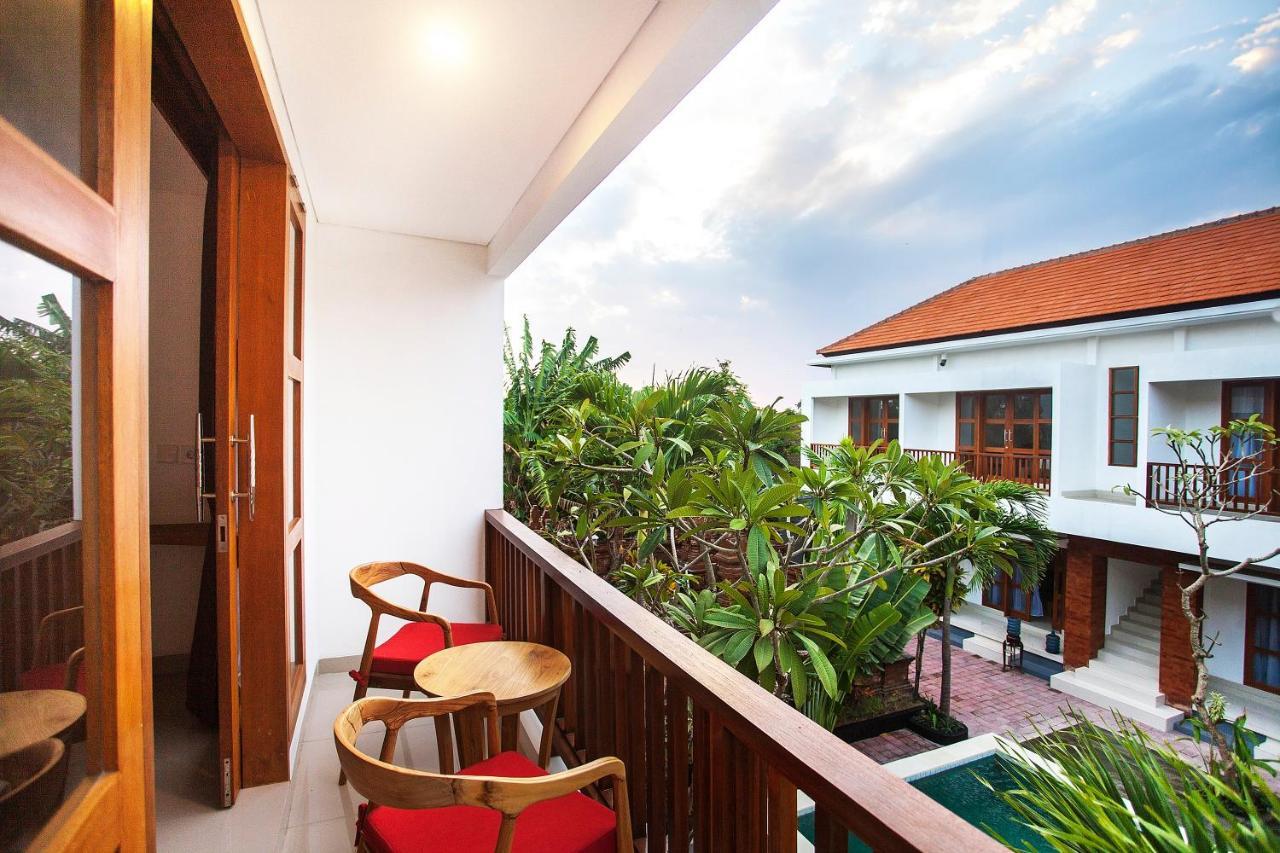 ซาฮาเดวา สวีท เรสซิเดนซ์ Hotel เกอโรโบกัน ภายนอก รูปภาพ