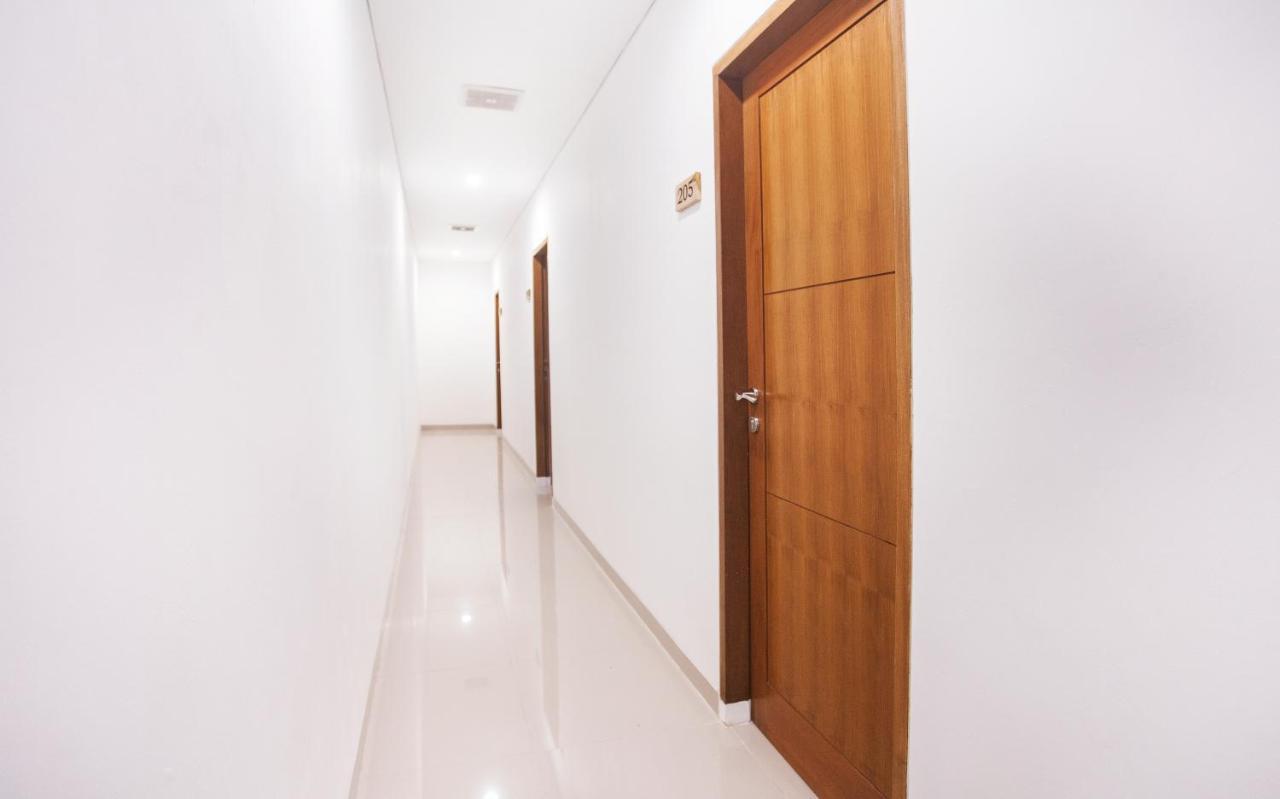 ซาฮาเดวา สวีท เรสซิเดนซ์ Hotel เกอโรโบกัน ภายนอก รูปภาพ