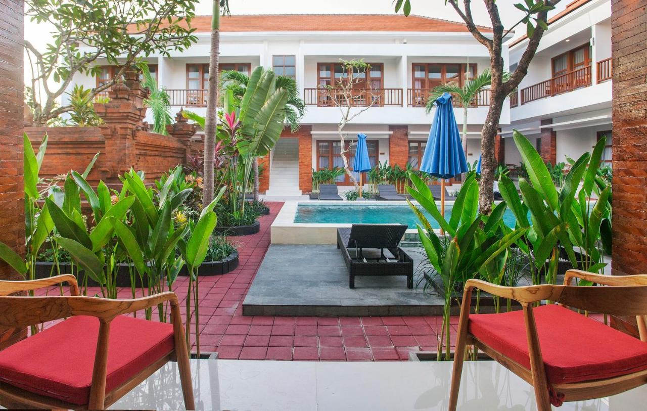 ซาฮาเดวา สวีท เรสซิเดนซ์ Hotel เกอโรโบกัน ภายนอก รูปภาพ
