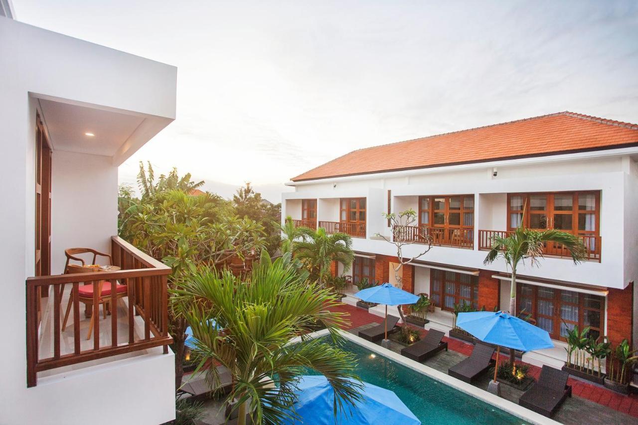 ซาฮาเดวา สวีท เรสซิเดนซ์ Hotel เกอโรโบกัน ภายนอก รูปภาพ
